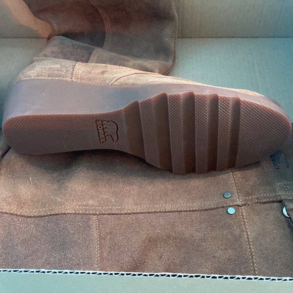 COPY - NWT Sorel tan winter boots - Picture 2 of 2